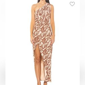 Alexia admor Alessi Leaf Printed Draped One Shoulder Slit Maxi Dress